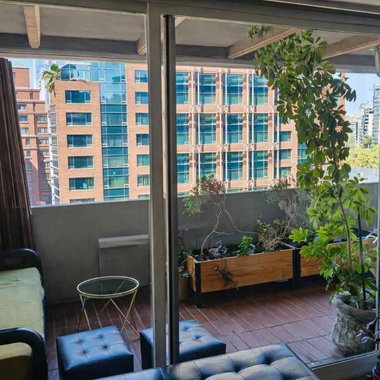 Arriendo de departamento en el barrio el GOLF Cercano a Costanera Center - Two-Bedroom Apartment with Balcony and Terrace - 5