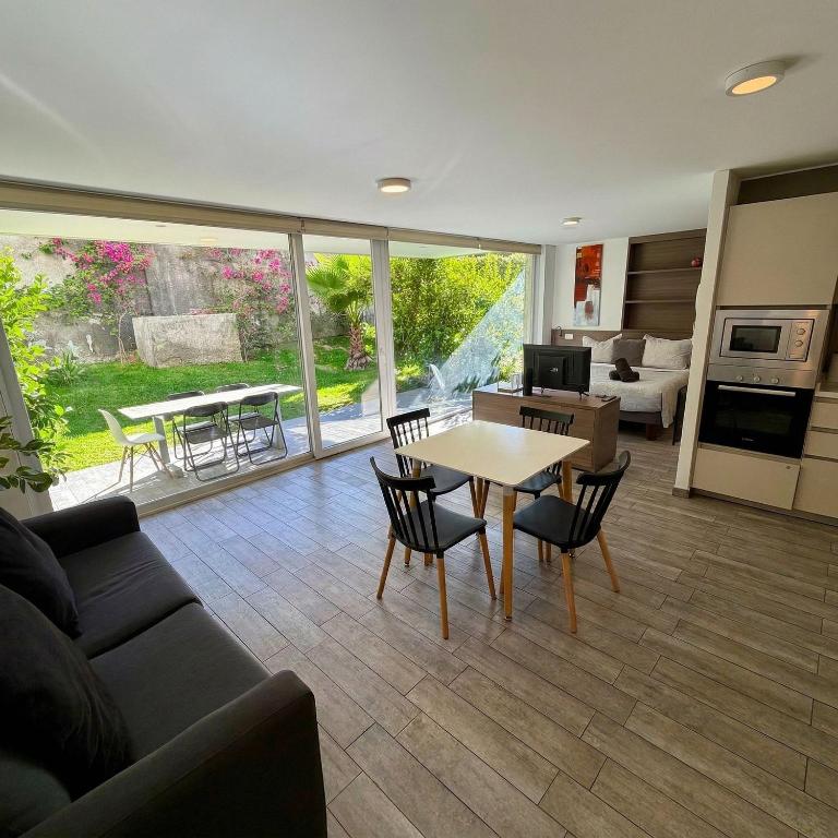 Moderno y equipado estudio en Los Dominicos - One-Bedroom Apartment - 1