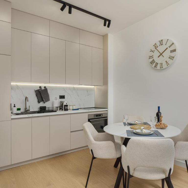 Emera Luxury Suite by MN Property - One-Bedroom Apartment - 29