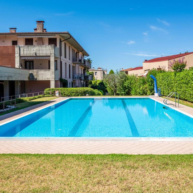 Elena Apartment - Free Secure Parking - Center - Pool - View Lake - One-Bedroom Apartment - 4
