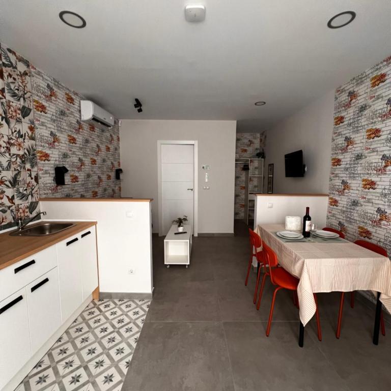 R5 Disfruta y trabaja en Madrid con confort junto a Metro - One-Bedroom Apartment - 1