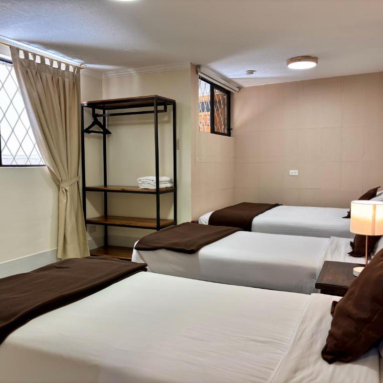 El Patio Hostel Quito - Habitación Familiar con baño privado - 1