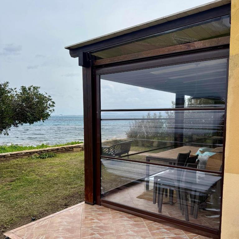 LES PIEDS DANS L EAU - Three-Bedroom House - 13