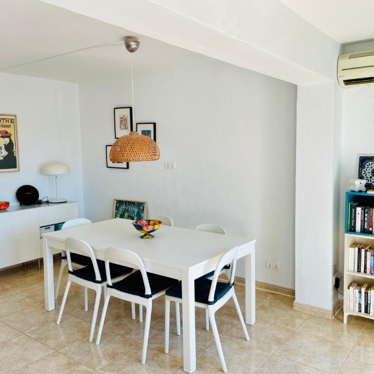 Marbella Beach House with Private Garden in Peaceful Area Close to Everything - Magnolia Properties - Casa de 2 dormitorios - 19