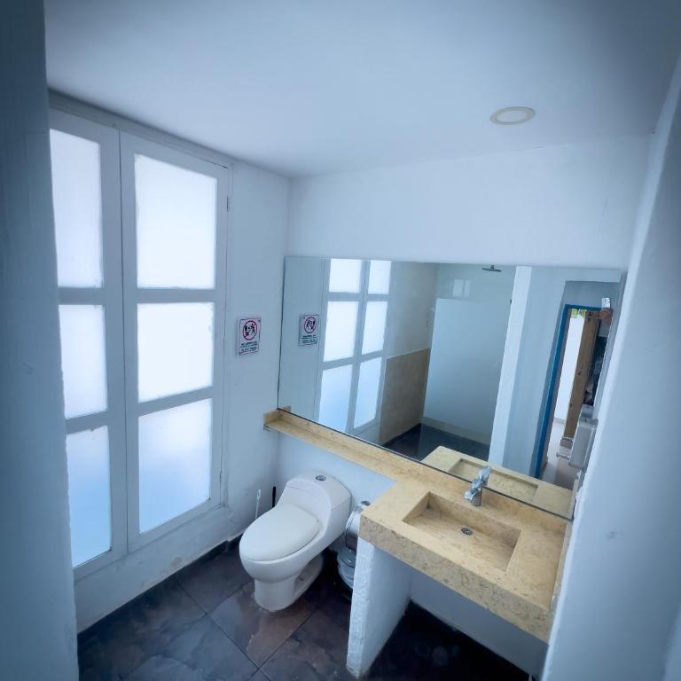 Hostal Blue House SM - Cama individual en habitación compartida - 4