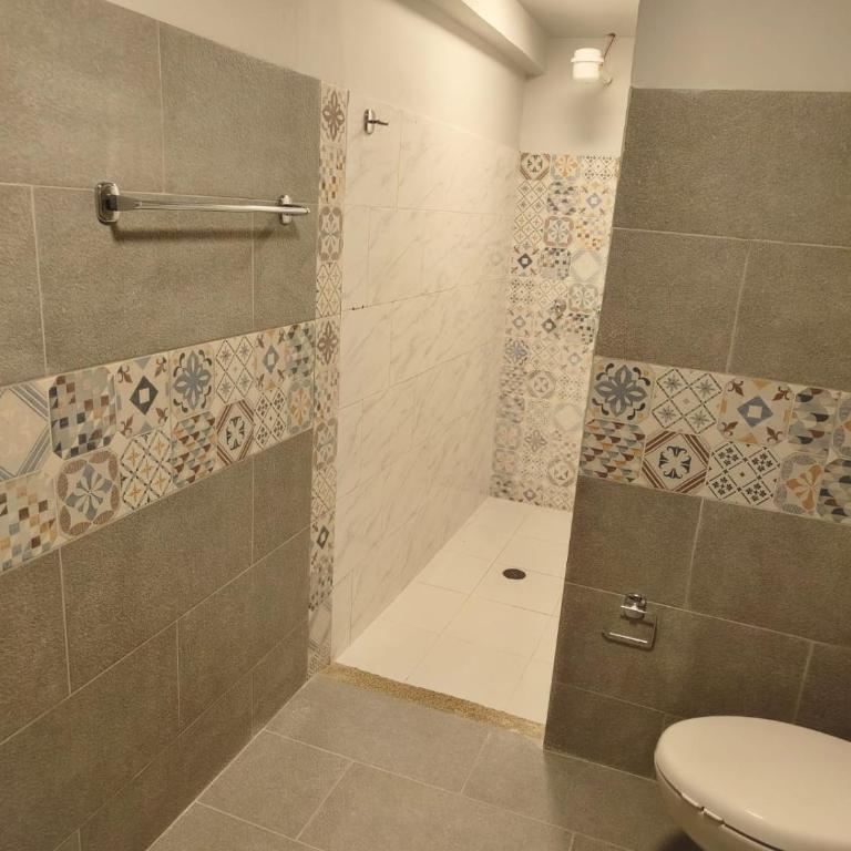 Hostal Casa Astromelia - Habitación Cuádruple Deluxe - 6