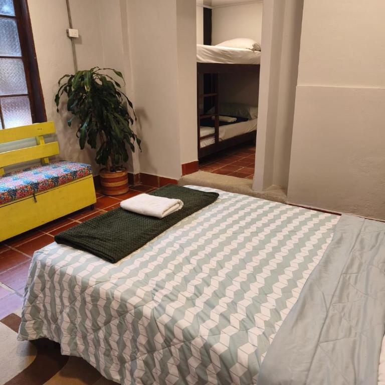 Hostal Casa Astromelia - Habitación Cuádruple Deluxe - 1