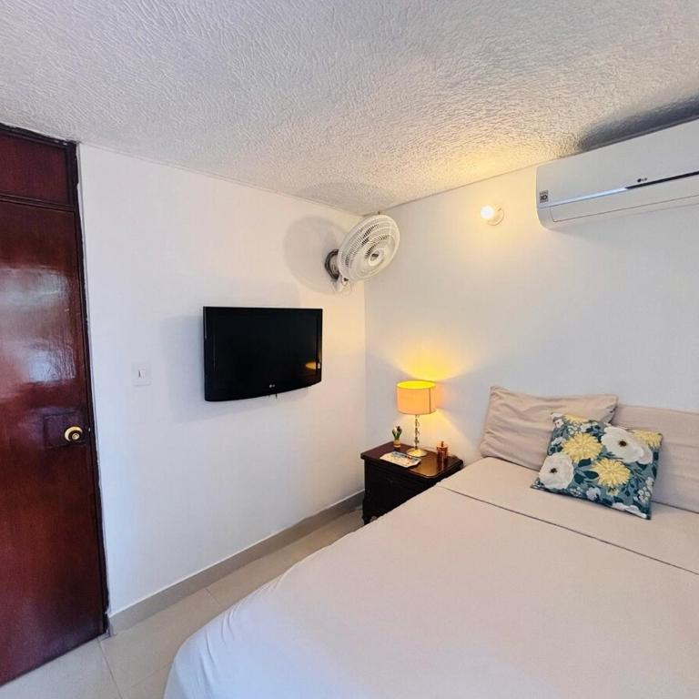 Habitación privada con baño exclusivo en apartamento cerca de Clinica Duarte y Universidad Francisco de Paula Santander - Habitación Doble con baño privado - 5