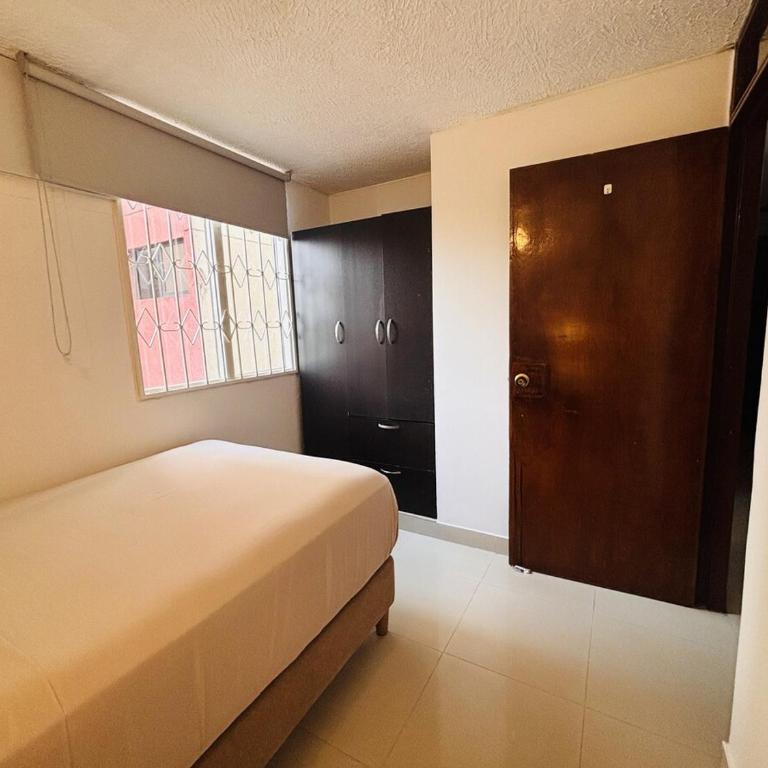 Habitación privada con baño exclusivo en apartamento cerca de Clinica Duarte y Universidad Francisco de Paula Santander - Habitación Doble con baño privado - 7