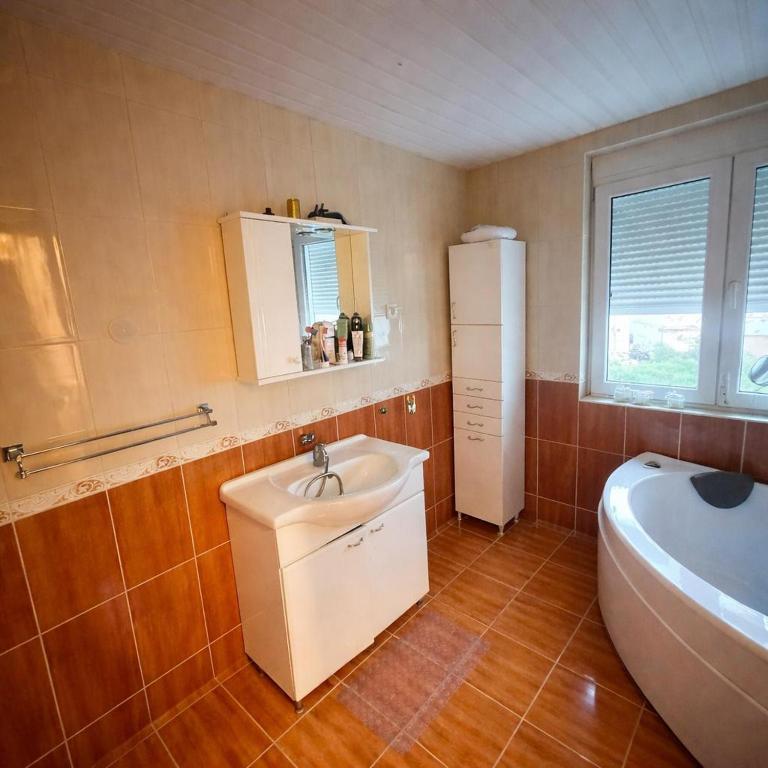 Panoramic One Bečići Sea and Mountain View - Apartman sa 2 Spavaće Sobe - 20