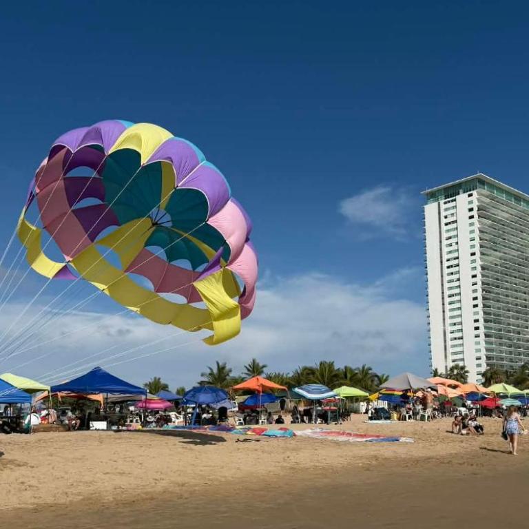Beautiful 3 bedroom, fully furnished, on the beach - Apartment - 4