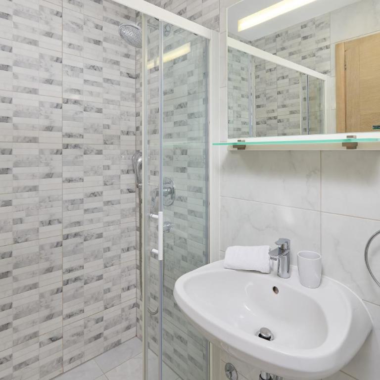Libera Vista by MN Property - Two-Bedroom Family Apartment - 5