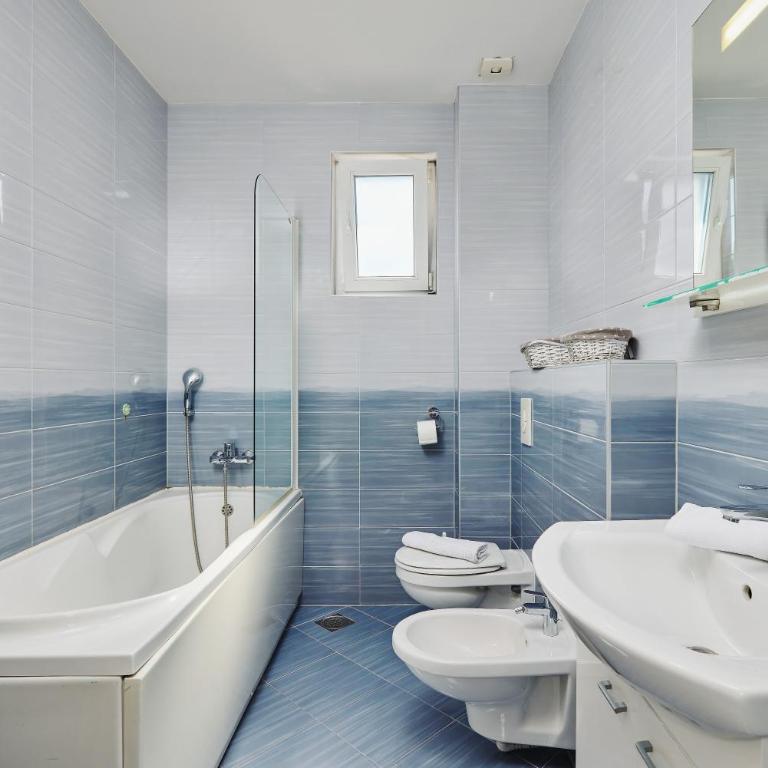 Libera Vista by MN Property - Two-Bedroom Family Apartment - 9