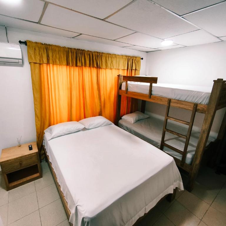 Casa Aranza - Twin Room with Private Bathroom - 1