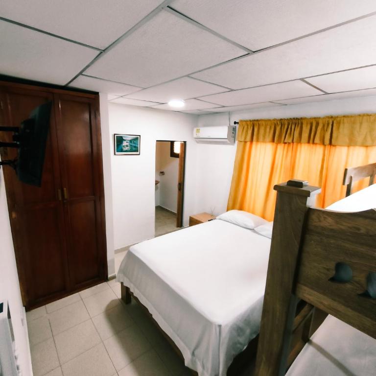 Casa Aranza - Twin Room with Private Bathroom - 9