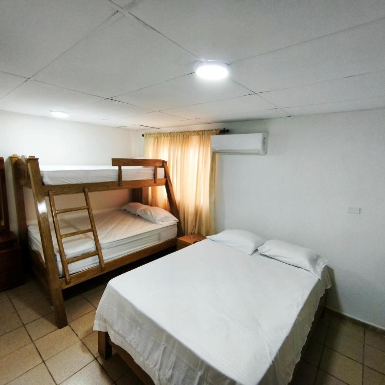 Casa Aranza - Double or Twin Room with Private Bathroom - 1