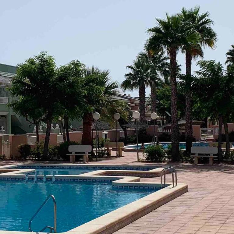 2 Bedroom Townhouse - Communal Pool - 15min Walk to Carabassi Beach - Quiet Location - AC, WiFi & Free Parking - Two-Bedroom House - 4