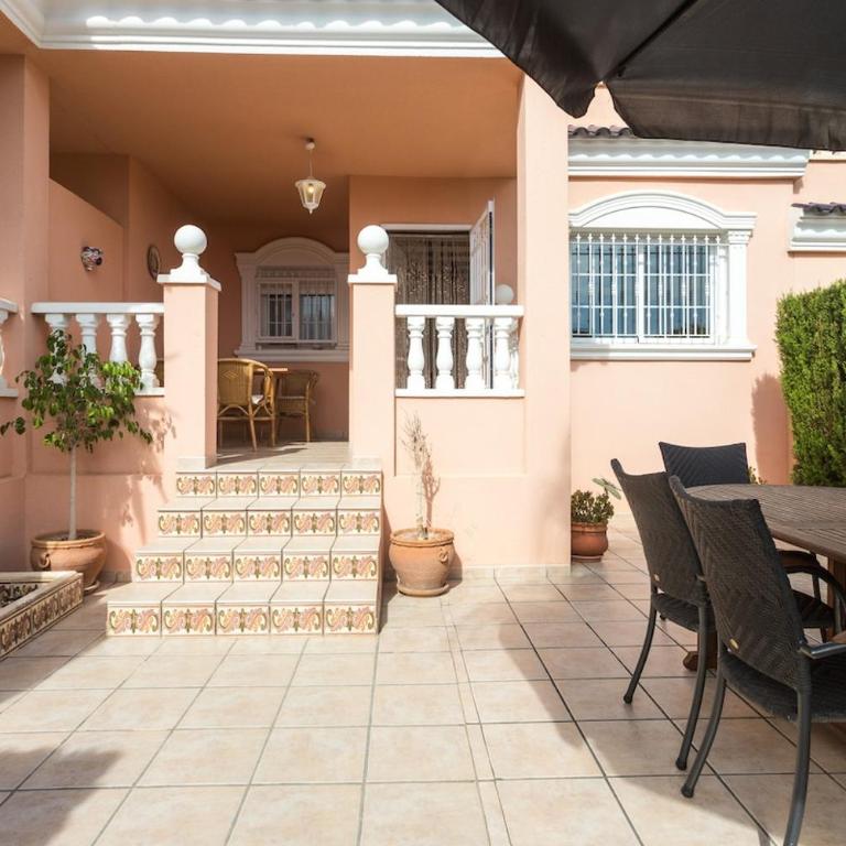2 Bedroom Townhouse - Communal Pool - 15min Walk to Carabassi Beach - Quiet Location - AC, WiFi & Free Parking - Two-Bedroom House - 31