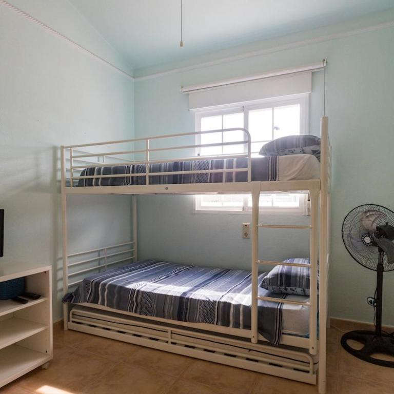 2 Bedroom Townhouse - Communal Pool - 15min Walk to Carabassi Beach - Quiet Location - AC, WiFi & Free Parking - Two-Bedroom House - 5