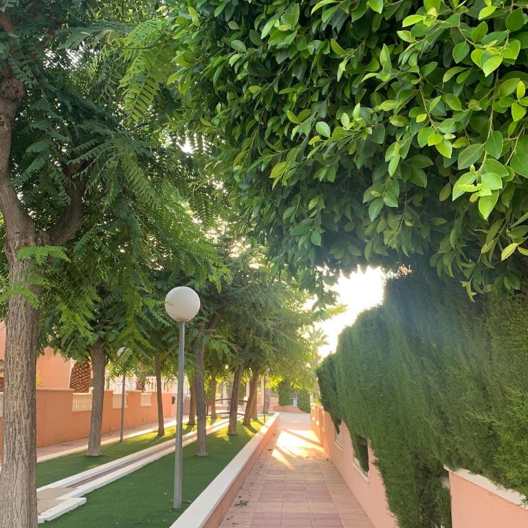 2 Bedroom Townhouse - Communal Pool - 15min Walk to Carabassi Beach - Quiet Location - AC, WiFi & Free Parking - Two-Bedroom House - 35