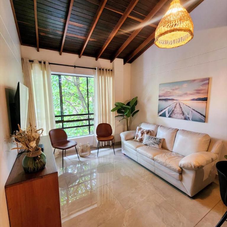 Warm Tropical Flat in Manila, Green Views & 3 Queen Beds - Apartamento de 3 dormitorios - 1