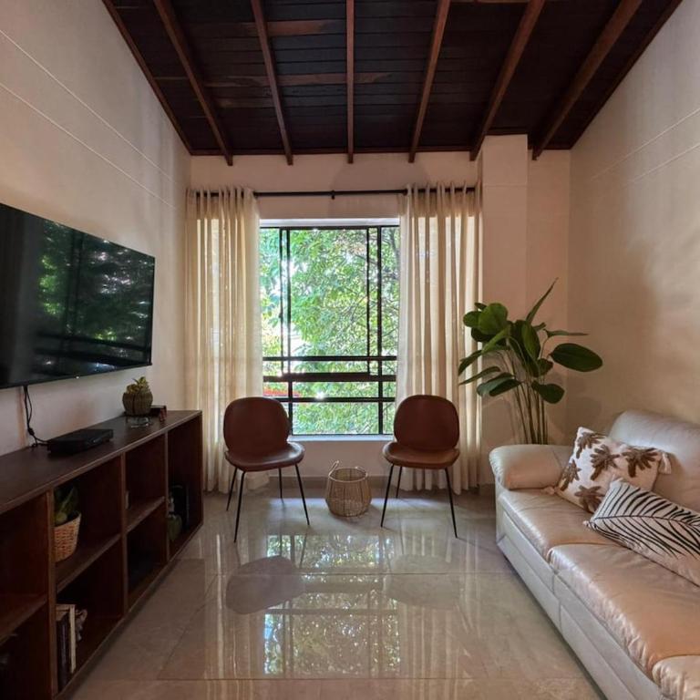 Warm Tropical Flat in Manila, Green Views & 3 Queen Beds - Apartamento de 3 dormitorios - 4