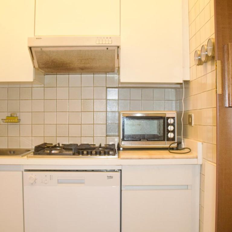 Iconic 3-BR Home Steps from Duomo - Appartamento con 1 Camera da Letto - 4