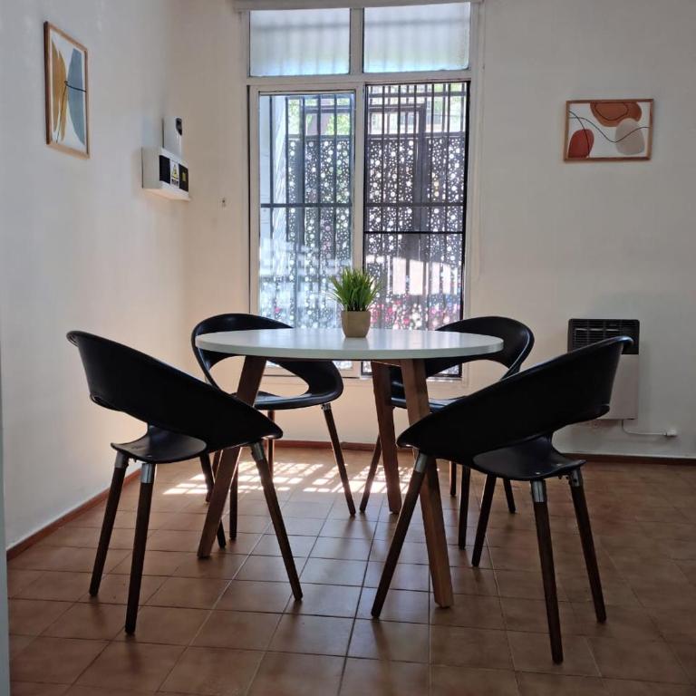 Casa Mendoza Centro - Suite Moderna y Entrada Autónoma - Casa Vacacional de 3 dormitorios - 2