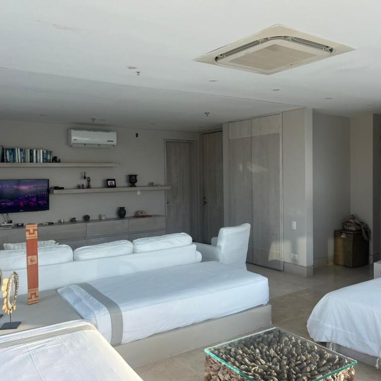 Suite de lujo con vista en hotel, salida a playa y amenities premium - Quadruple Room - 2