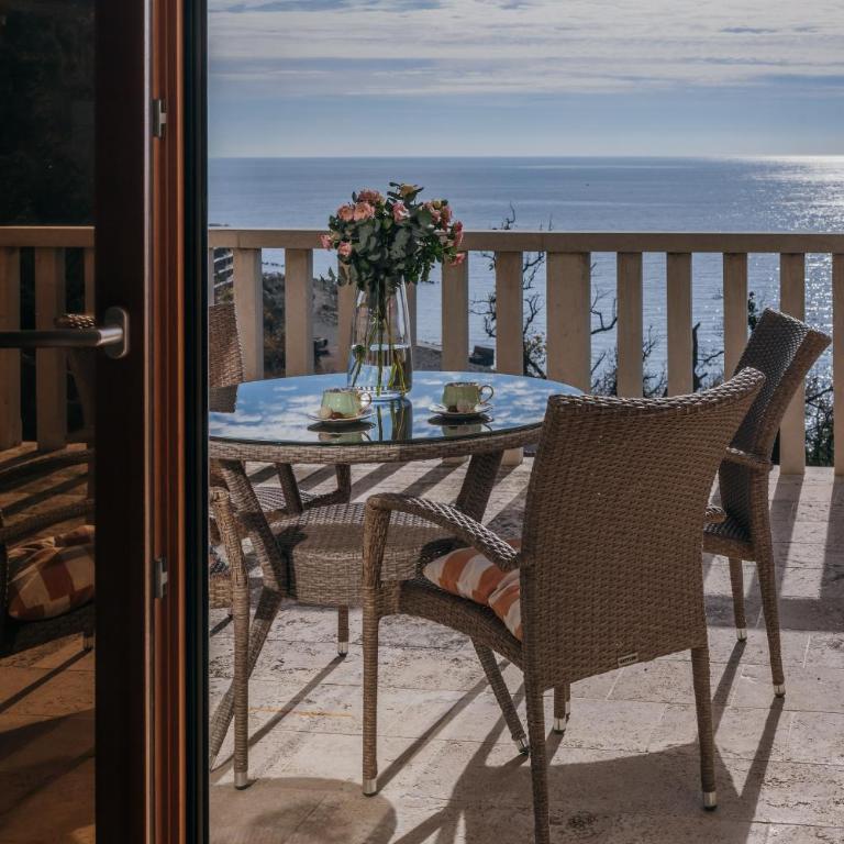 Apartments Pietra Mare - Two-Bedroom Apartment with Sea View - 2