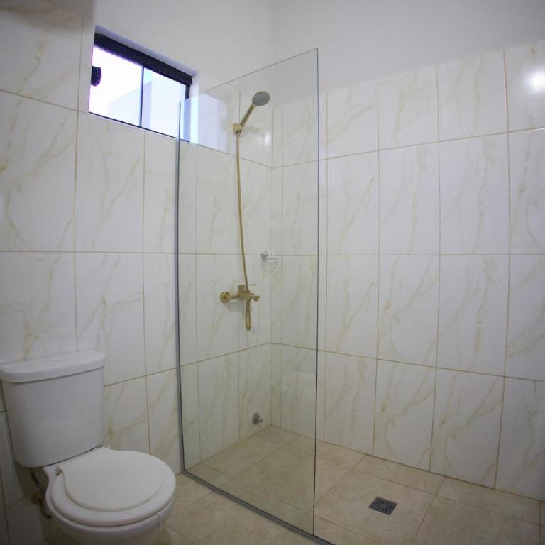 Executive House 3BR Luque Near the Airport - Three-Bedroom Apartment - 11