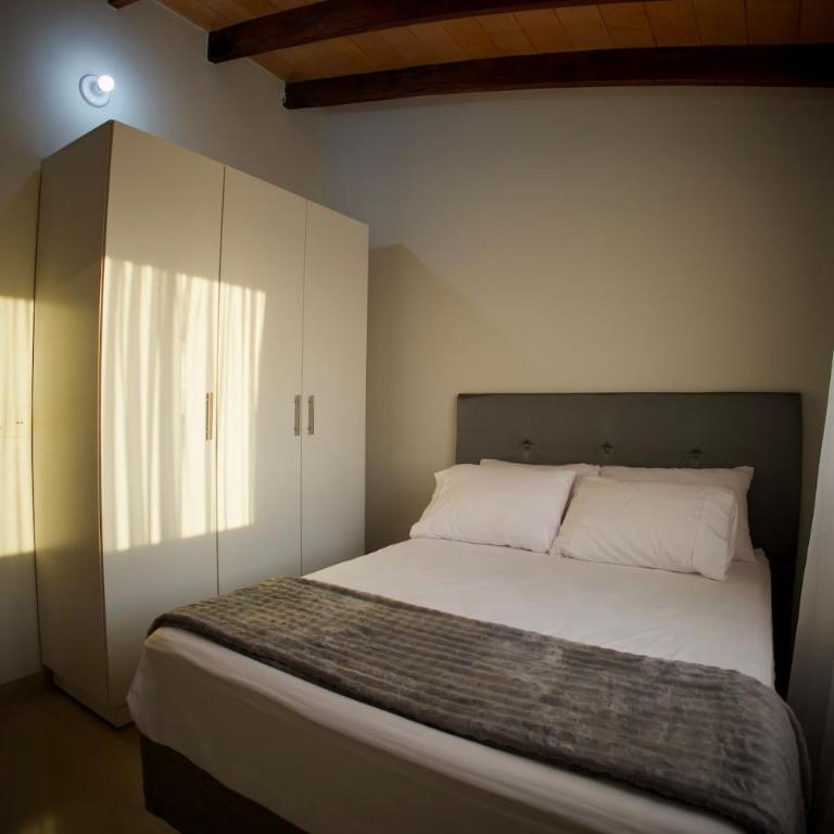 Executive House 3BR Luque Near the Airport - Three-Bedroom Apartment - 14