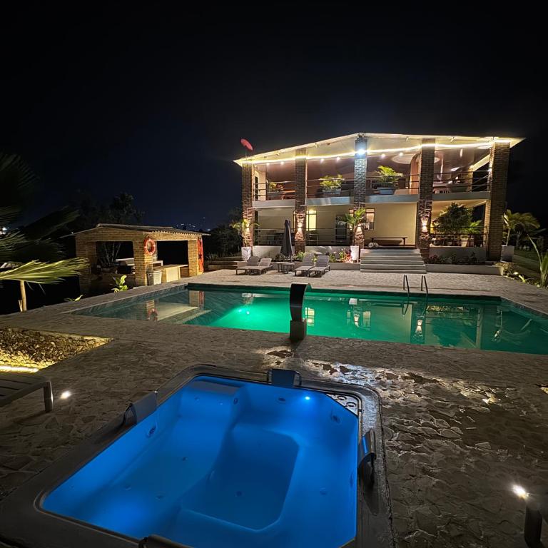 Nido Tangara - Finca Boutique Piscina y Vista - Pereira, Colombia - Seven-Bedroom House - 2