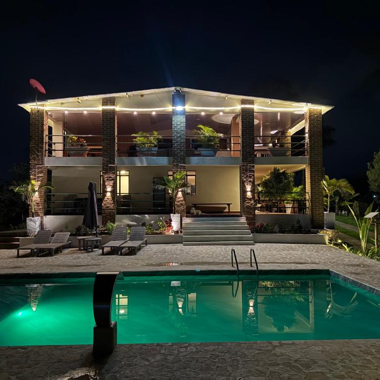 Nido Tangara - Finca Boutique Piscina y Vista - Pereira, Colombia - Seven-Bedroom House - 95