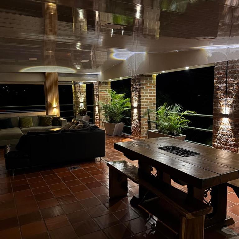 Nido Tangara - Finca Boutique Piscina y Vista - Pereira, Colombia - Seven-Bedroom House - 89