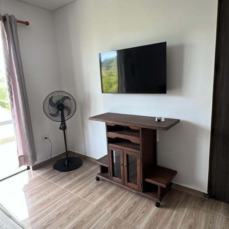 Finca Villa AlCon - Hostel - Family Room with Mountain View - 8