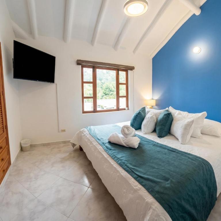 Hotel Boutique Cenit - Standard Double Room with Shared Bathroom - 1