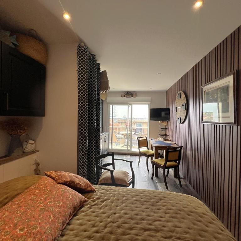 Studio rénové avec clim et wifi au port de l'Aiguillon pour 2 - FR-1-474-214 - Appartement - 1