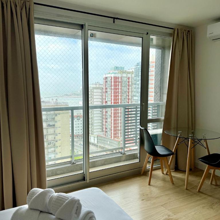 MarDelSuites - Studios Modernos Piso Alto - Vista al Mar, Pileta, Cochera, AC, 2min Playa - Deluxe Studio - 25