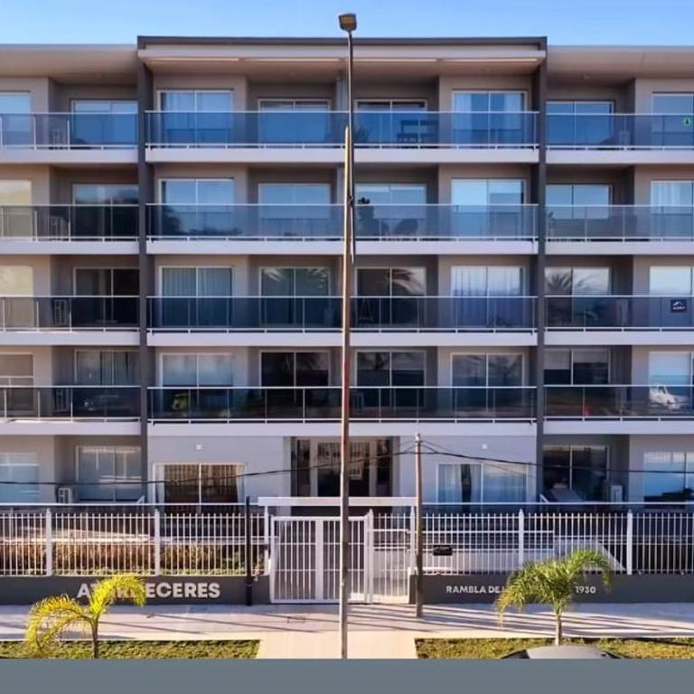 Apt 2 Frente al Río con garaje propio - Three-Bedroom Apartment - 25