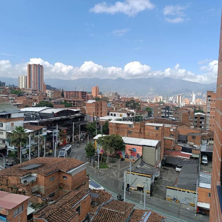 Apartment 703 Buenos Aires Medellin - Two-Bedroom Apartment with City View - 14