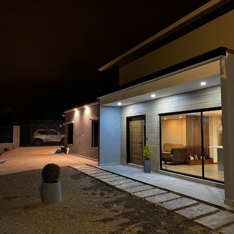 Departamento moderno, muy cómodo, amplio parqueadero - Apartamento de 2 dormitorios - 3