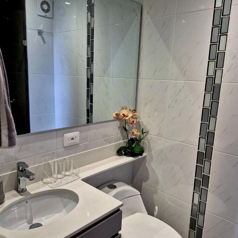 Bogotá Corferias Embajada - Two-Bedroom Apartment - 22