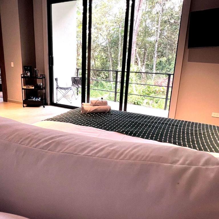 Apartaestudio con balcón y vista a la montaña cerca del aerouerto - Two-Bedroom Apartment - 6