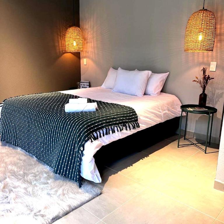 Apartaestudio con balcón y vista a la montaña cerca del aerouerto - Apartamento de 2 dormitorios - 10