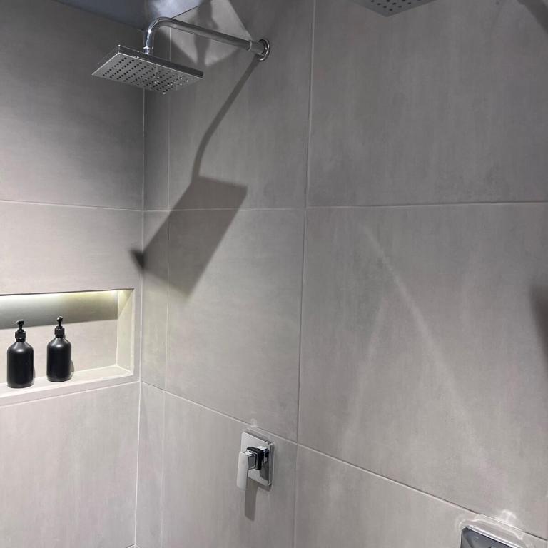 Apartaestudio con balcón y vista a la montaña cerca del aerouerto - Apartamento de 2 dormitorios - 13