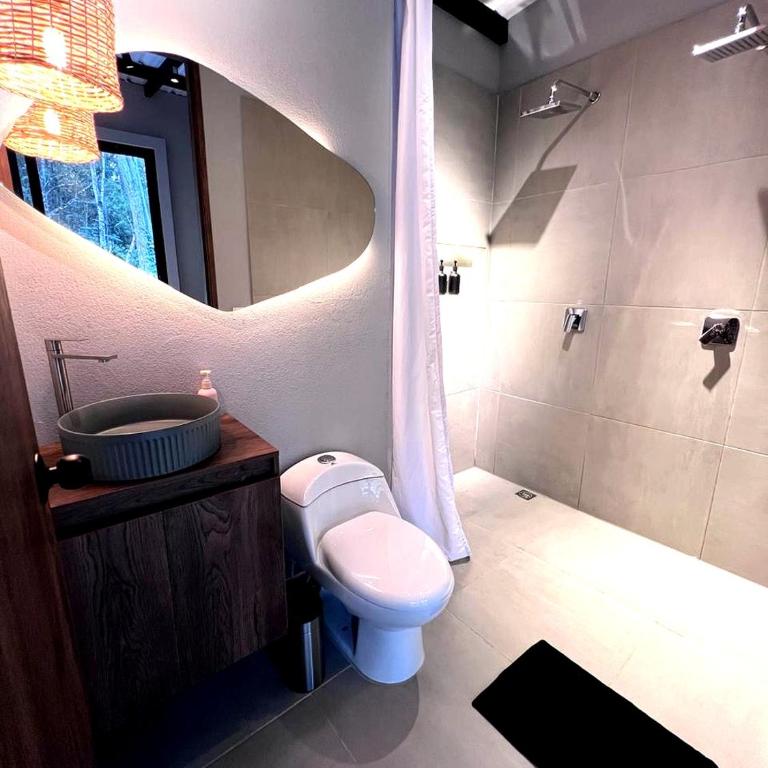 Apartaestudio con balcón y vista a la montaña cerca del aerouerto - Two-Bedroom Apartment - 26