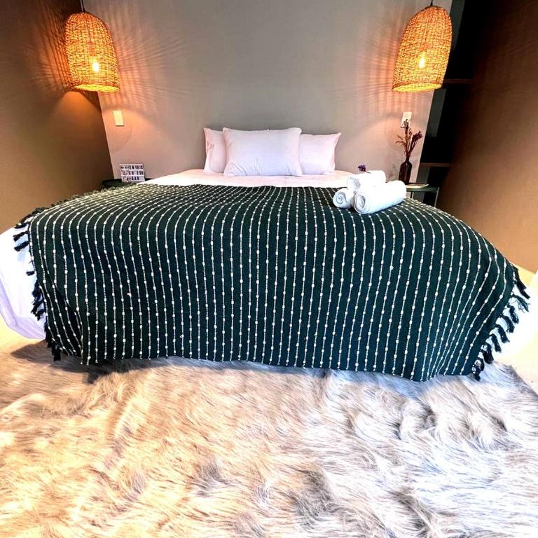 Apartaestudio con balcón y vista a la montaña cerca del aerouerto - Two-Bedroom Apartment - 47