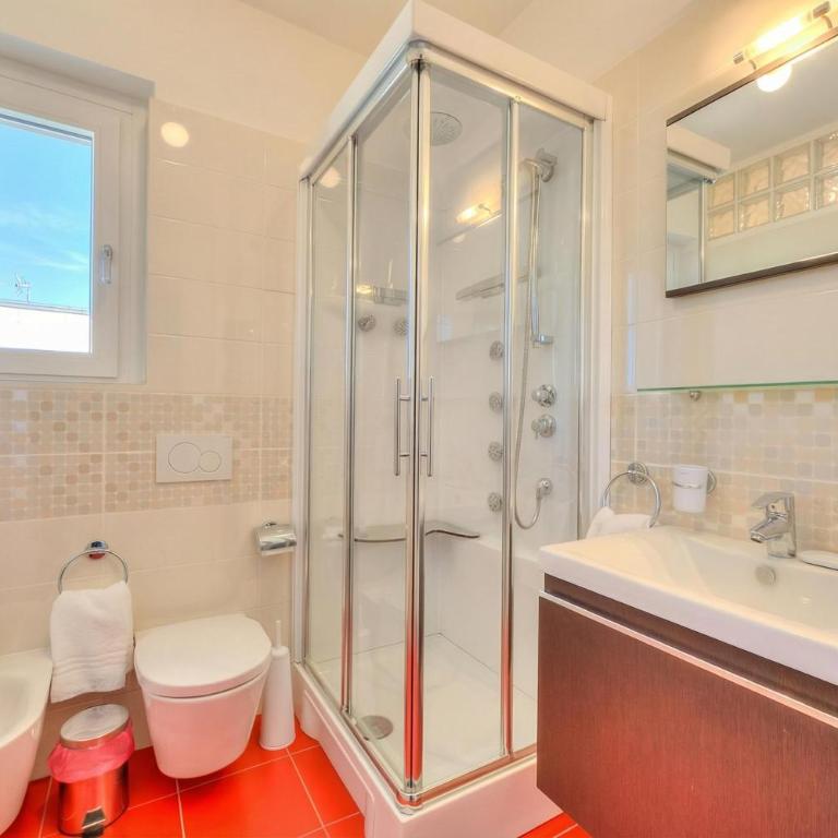 Attico al Parco: Penthouse in Lugano | Balcony, A/C & 2 min from Lake - Happy Rentals - Appartamento con Balcone - 6