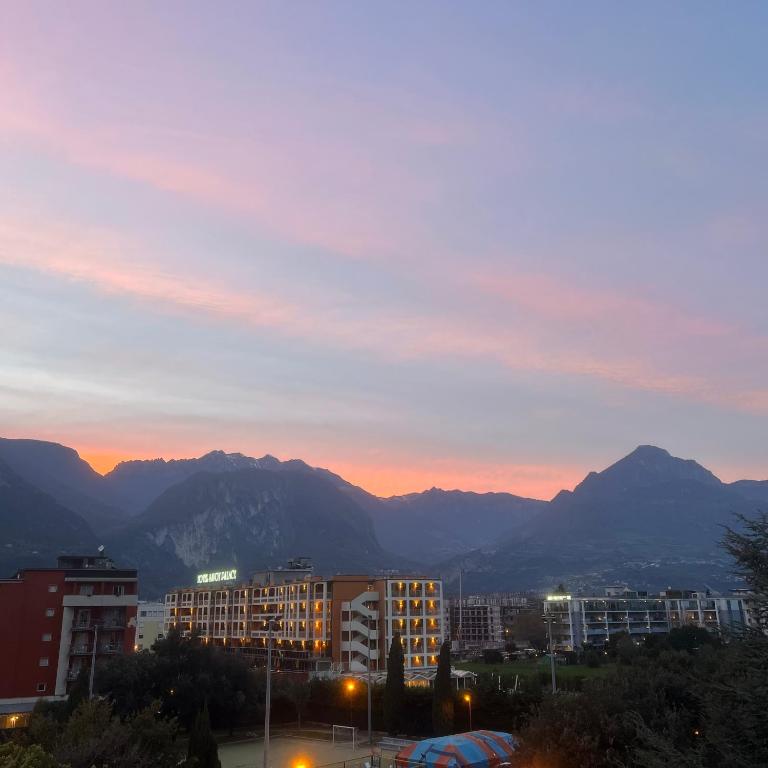 Entire flat, 1 minute walk from lake of Garda - Appartamento con 2 Camere da Letto - 55